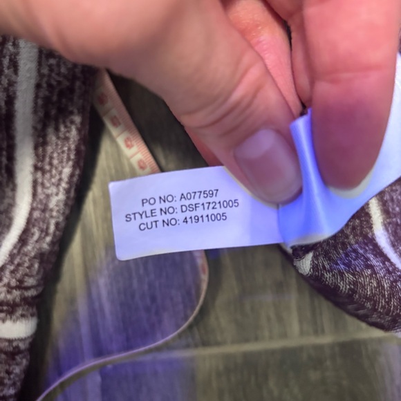 ⭐️ 3/$21 ⭐️ Market & Spruce Maroon and White Knit Top Size Small - Picture 7 of 7